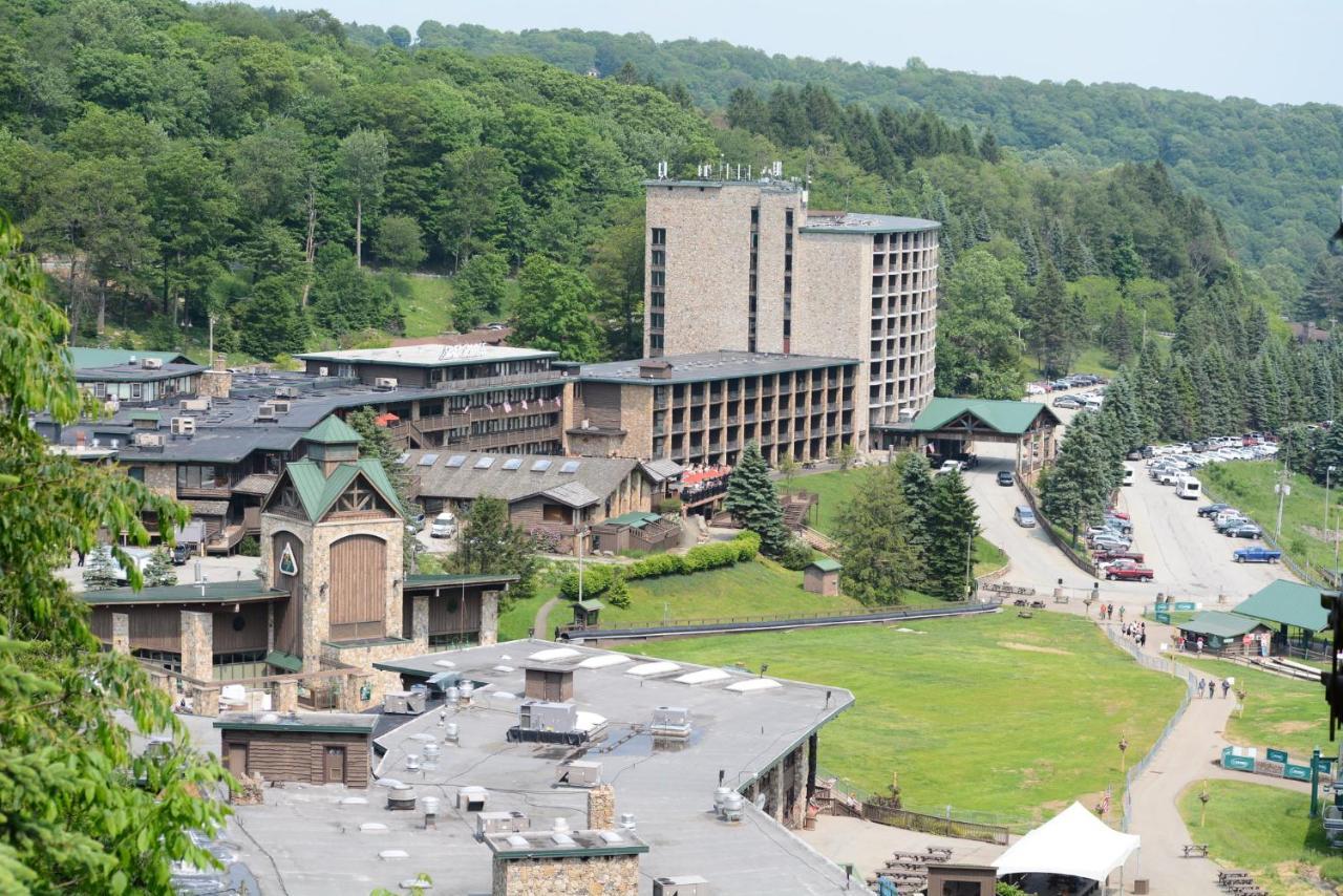 Slopeside Hotel By Seven Springs Resort Champion Экстерьер фото