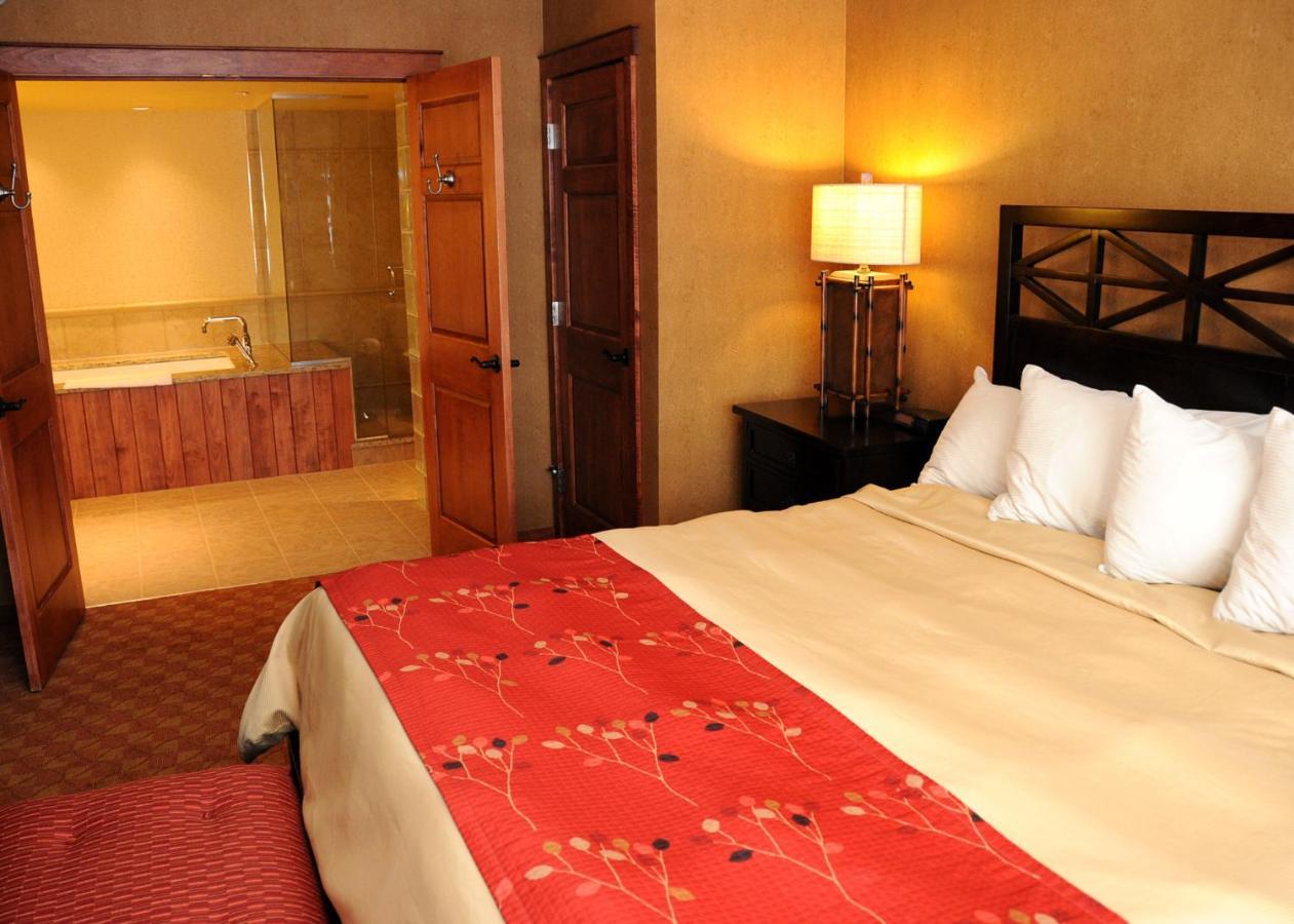 Slopeside Hotel By Seven Springs Resort Champion Экстерьер фото