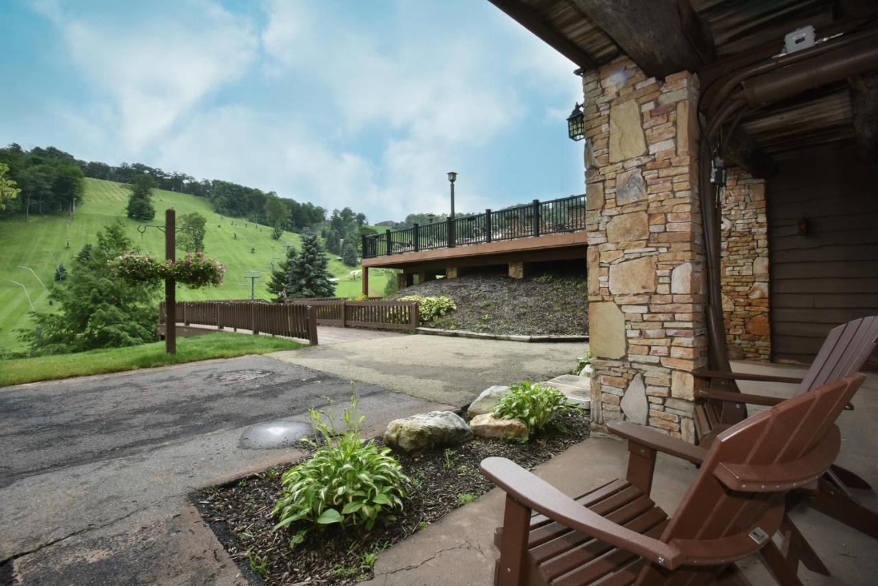 Slopeside Hotel By Seven Springs Resort Champion Экстерьер фото